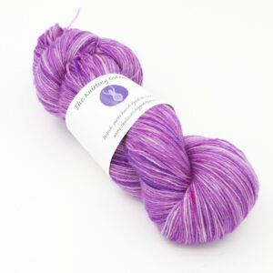 Fuchsia colourway 4ply BFL skein of yarn