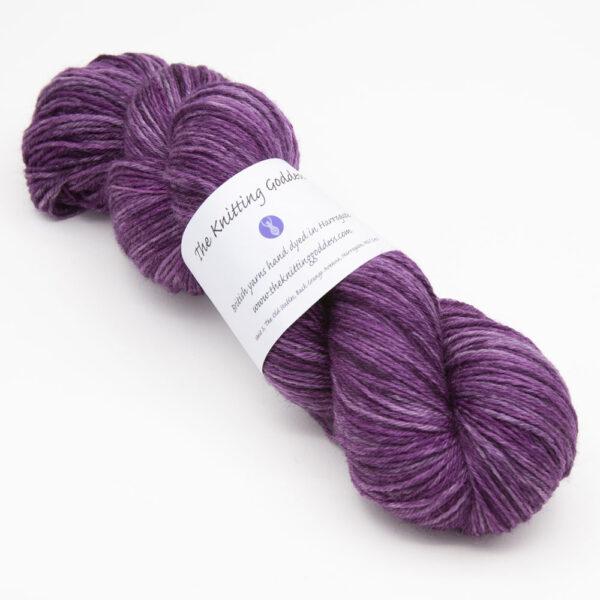 skein of blackened raspberry Bluefaced Leicester wool, The Knitting Goddess ball band